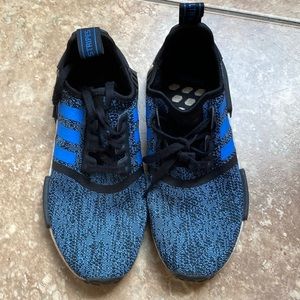 Adidas kids sneaker size 5 1/2